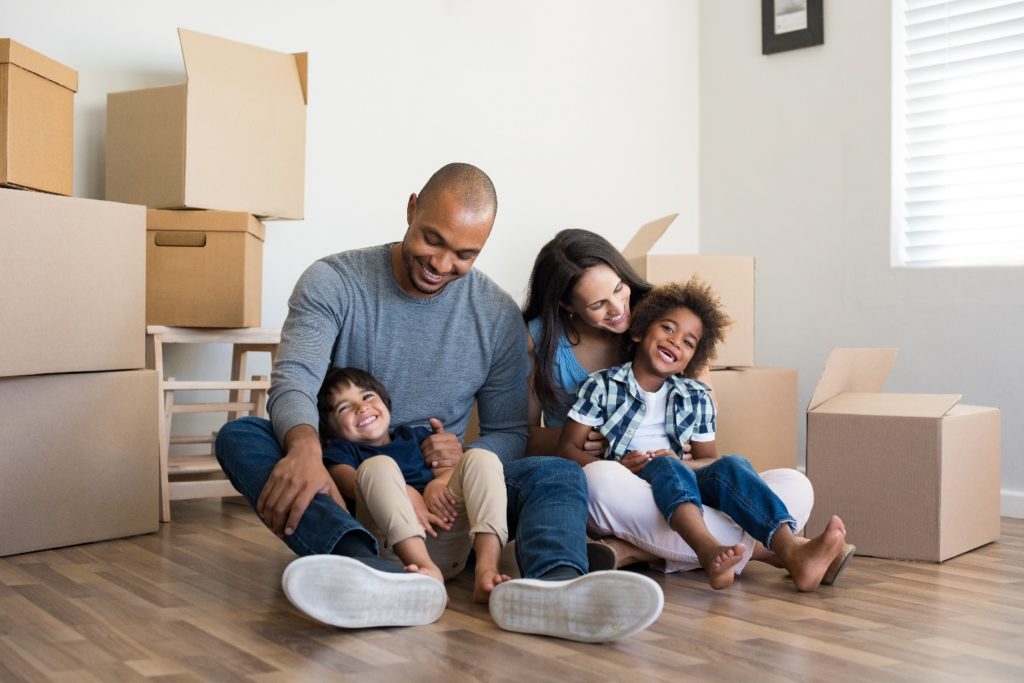 family smiling for picture, Clothing items for moving, apartment movers in Chicago, Illinois